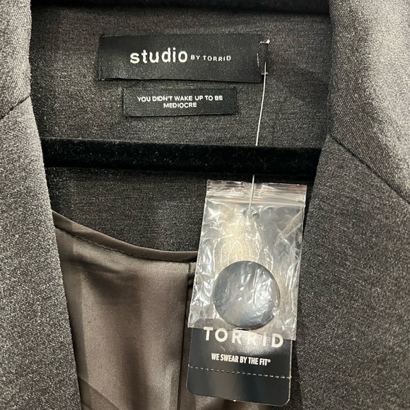 Dark Grey Torrid Blazer - Picture 3 of 4